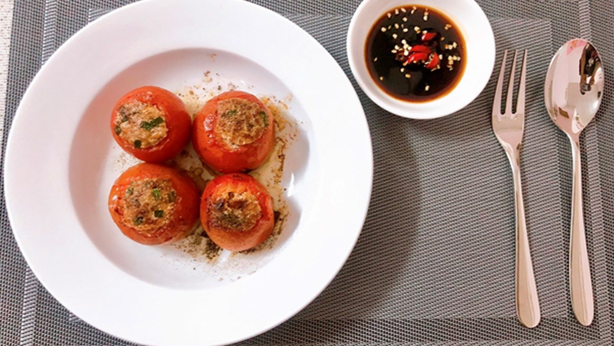 Cà chua nhồi thịt sốt cà