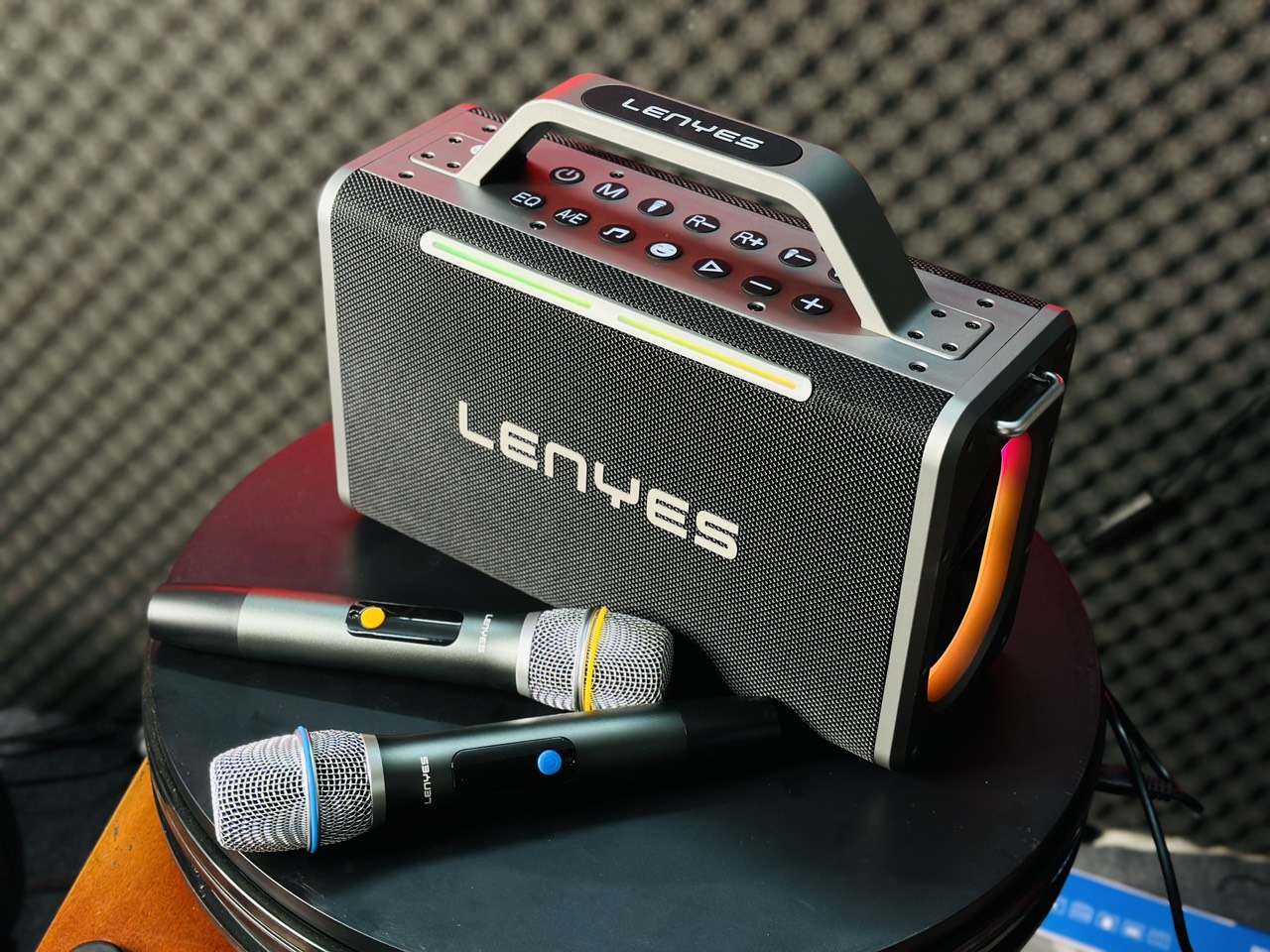 Trải Nghiệm Âm Nhạc Cùng Loa Xách Tay LENYES S835 Karaoke